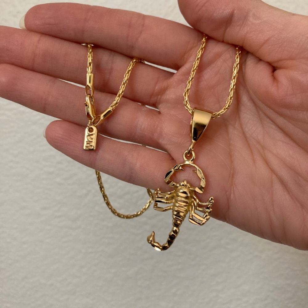 NEW Vanessa Mooney gold scorpion pendant necklace statement necklace scorpion - Picture 2 of 2